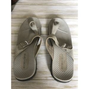 Sketchers Women’s Size 11 Silver Thong Sandals